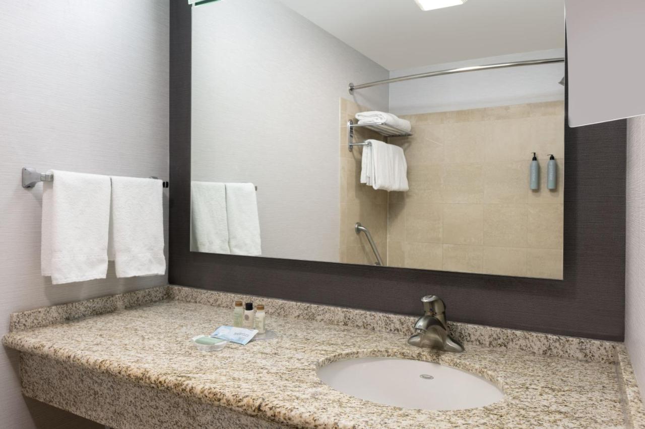 One-Bedroom Queen Suite Two Queen Beds Bathtub Sofa Bed Mobility Access or Hearing Accessible