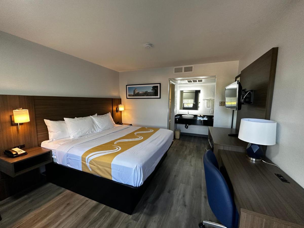 King Room with Roll-In Shower - Disability Access/Non Smoking