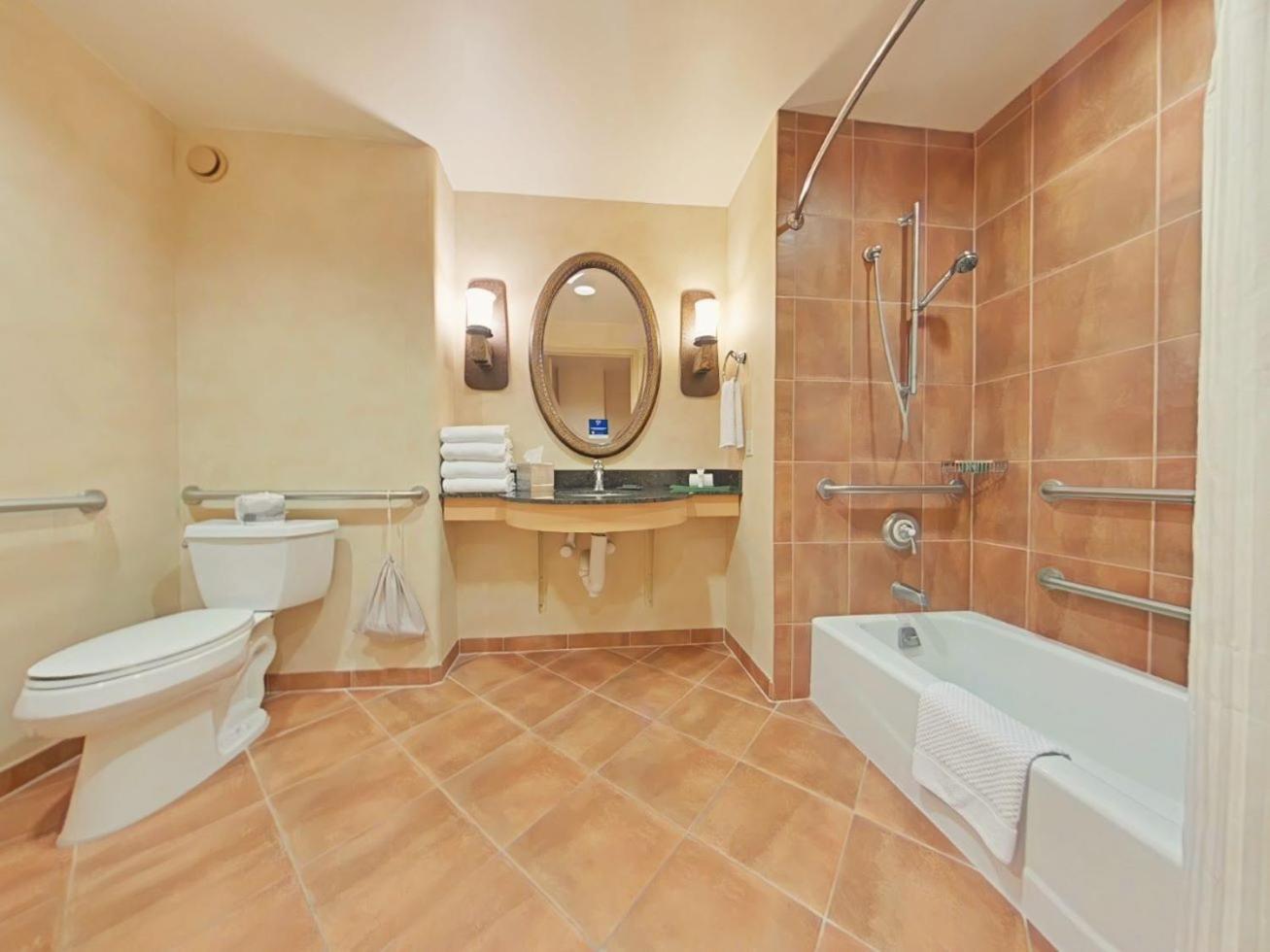 Queen Room Two Queen Beds Bath Tub Mobility Accessible