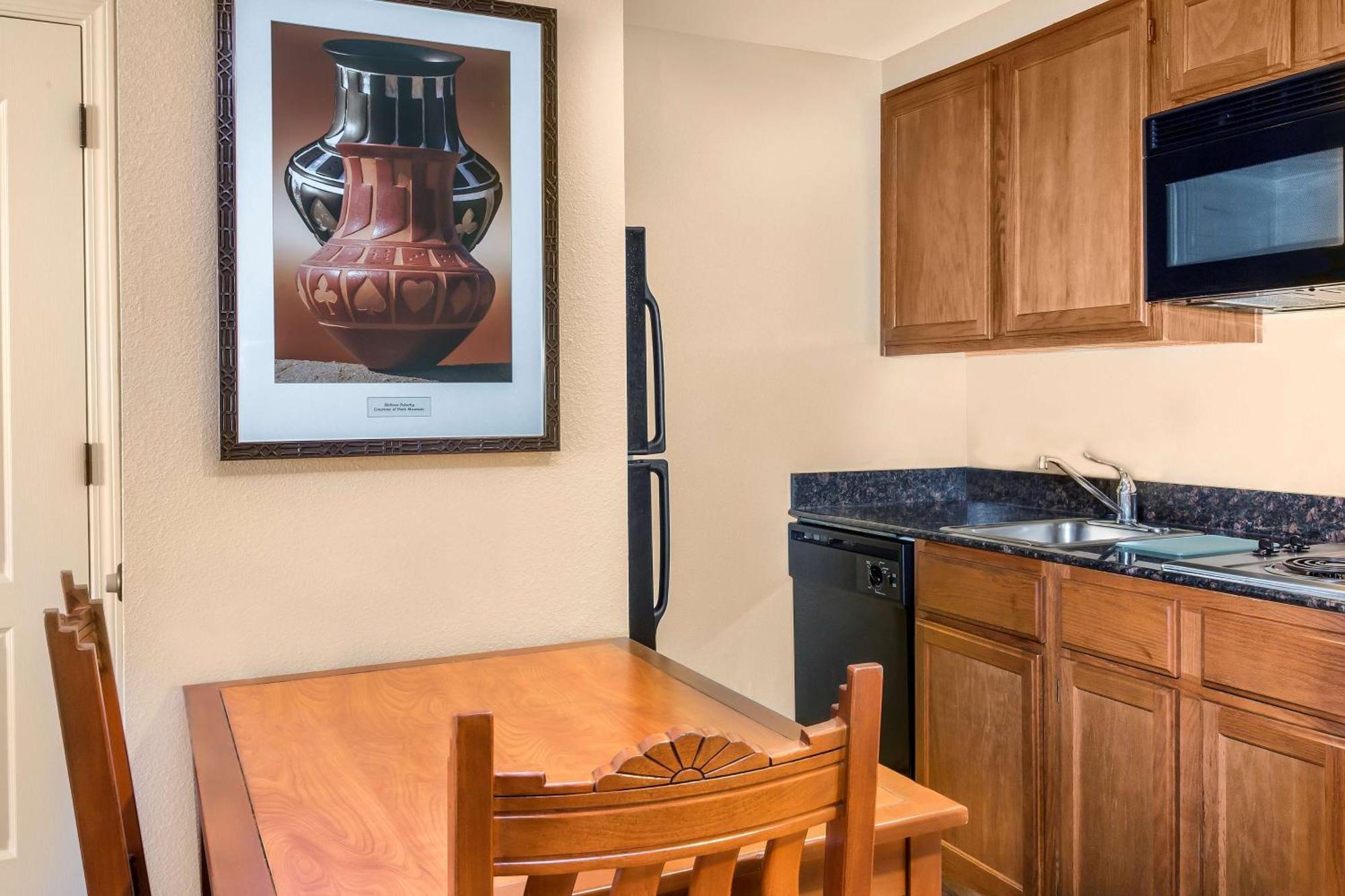 One-Bedroom King Suite - Non-Smoking