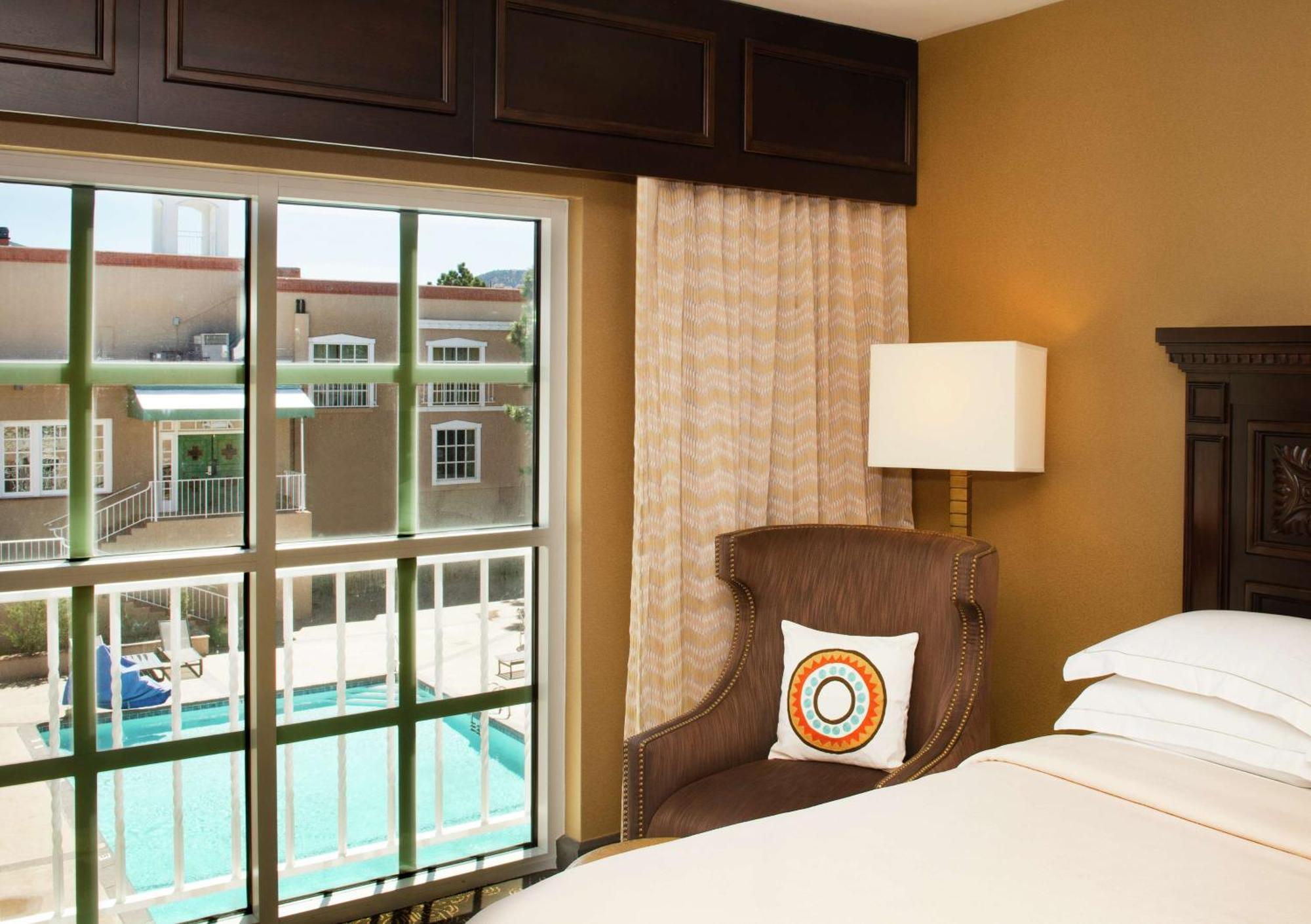 Deluxe King Room Pool View