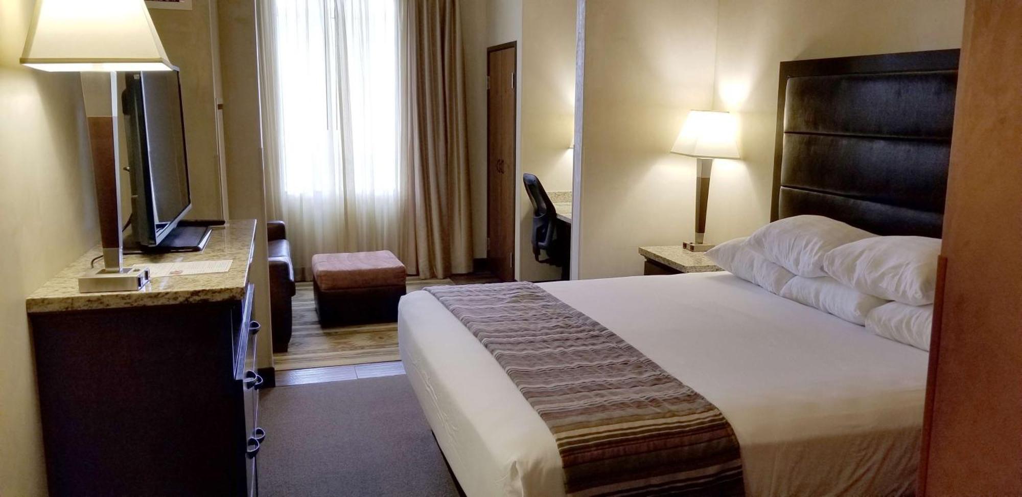 Premier King Room,1699016416:JPEG