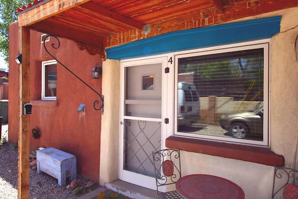 Galisteo Getaway - Courtyard - Near Railyard-1