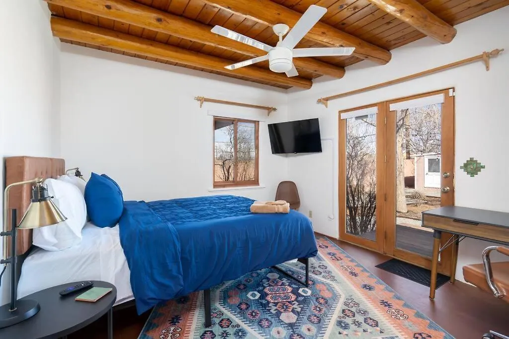 Luxury, Privacy, Serenity 5 Min From Plaza & More-1