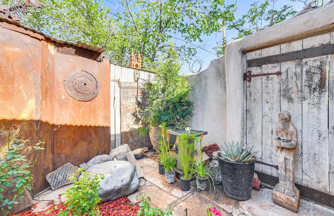 Centrally Located Santa Fe Studio Near Town!-1
