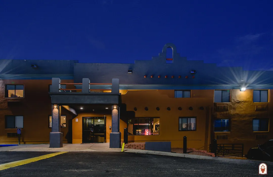 Super 8 By Wyndham Santa Fe-1