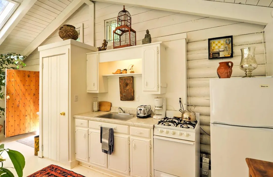 Charming Santa Fe Studio Cabin With Patio And Yard!-1