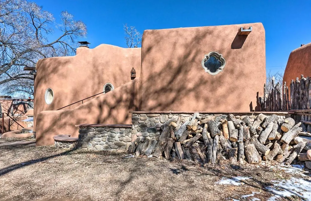 Chic Adobe-Style Bungalow In Historic Santa Fe!-1