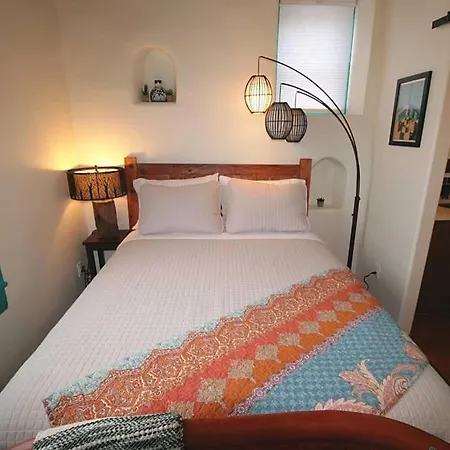 Closson Studio - Stylish - Near Plaza - Queen Bed-3
