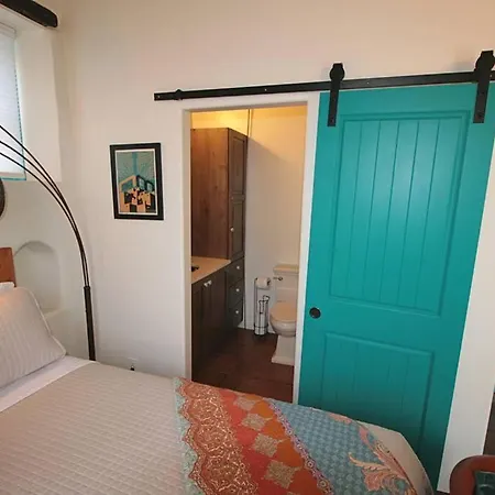 Closson Studio - Stylish - Near Plaza - Queen Bed-2