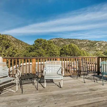 Foothills Retreat- Patios, Rooftop Deck, Quiet, 2Br-3
