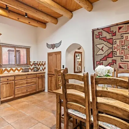 Amor - Historic Adobe, Amazing Location-3