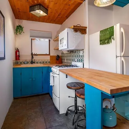 Casita Gomez- Patio, Studio, Railyard District-2