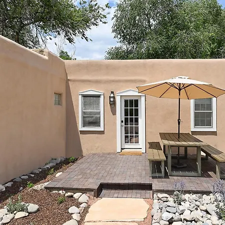 Dos Hermanas Casita 4 Downtown Courtyard Patio-3