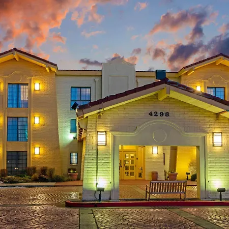 La Quinta Inn By Wyndham Santa Fe-2