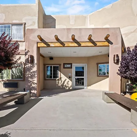 Econo Lodge Inn & Suites Santa Fe South-2